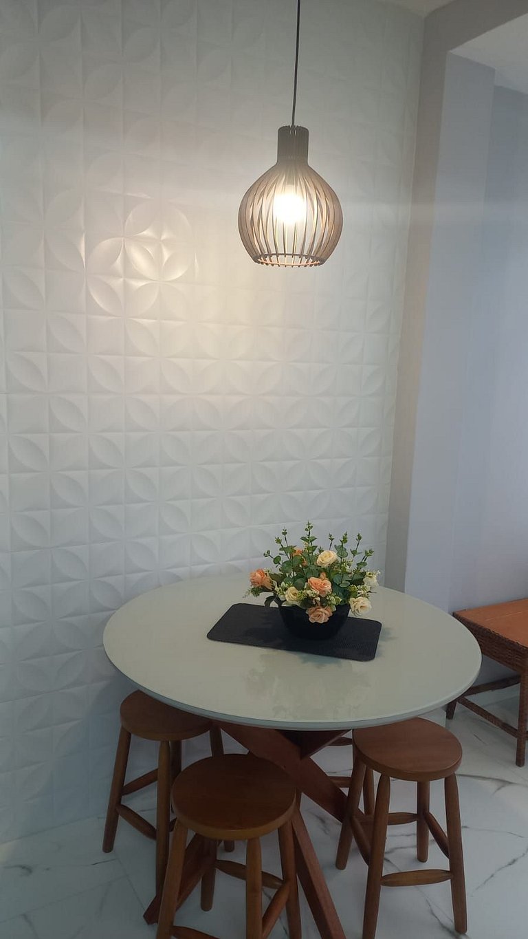 Beira Mar I Tupi - 2 dorm com Varanda 15m da praia