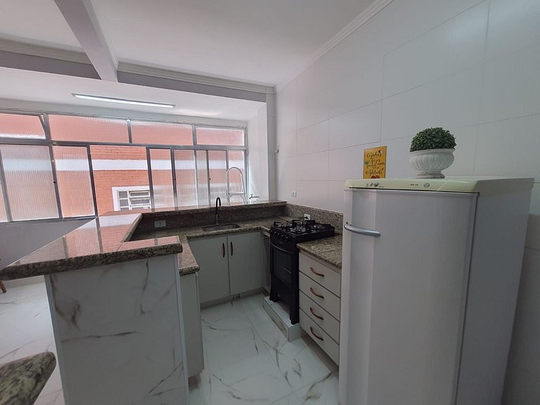 Beira Mar I Tupi - 2 dorm com Varanda 15m da praia