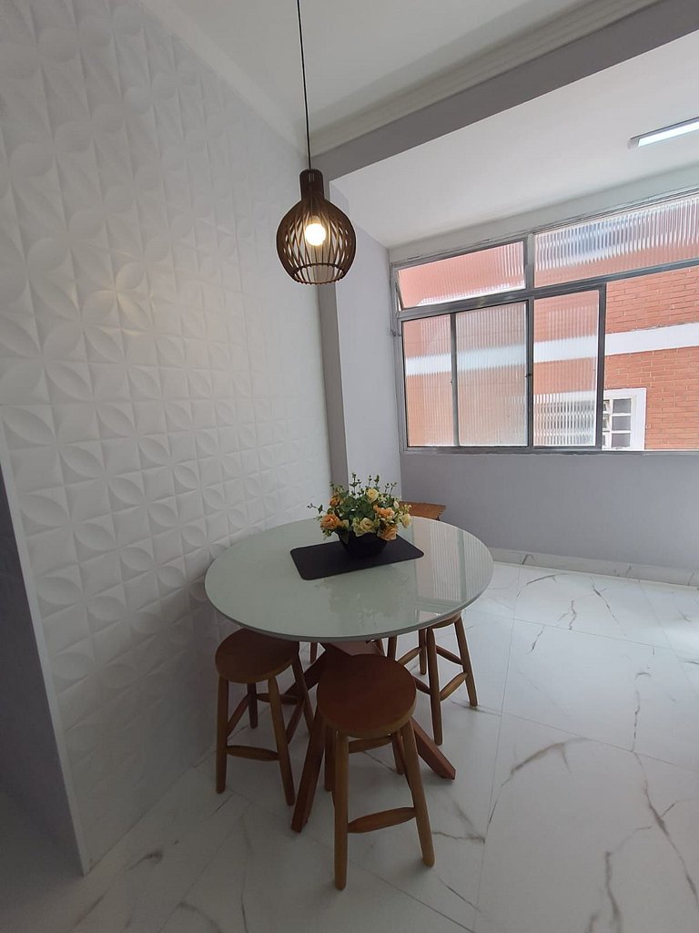 Beira Mar I Tupi - 2 dorm com Varanda 15m da praia