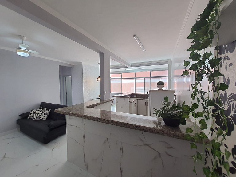 Beira Mar I Tupi - 2 dorm com Varanda 15m da praia