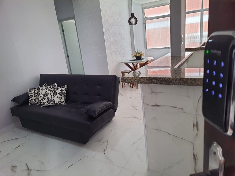 Beira Mar I Tupi - 2 dorm com Varanda 15m da praia