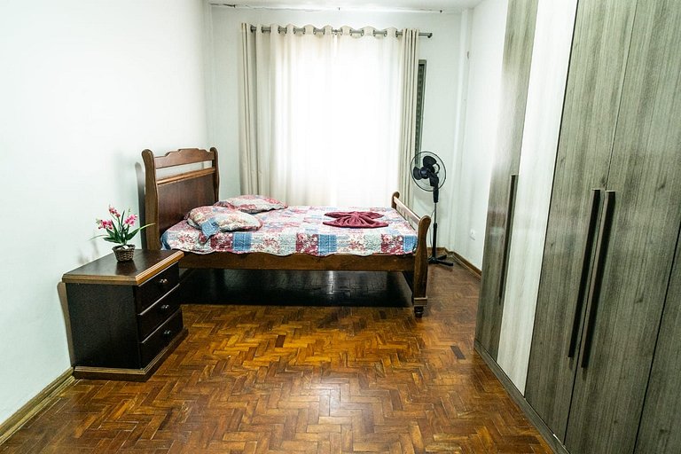 Boqueirão Praia Mar 250m da praia - 2 dorm e WI FI