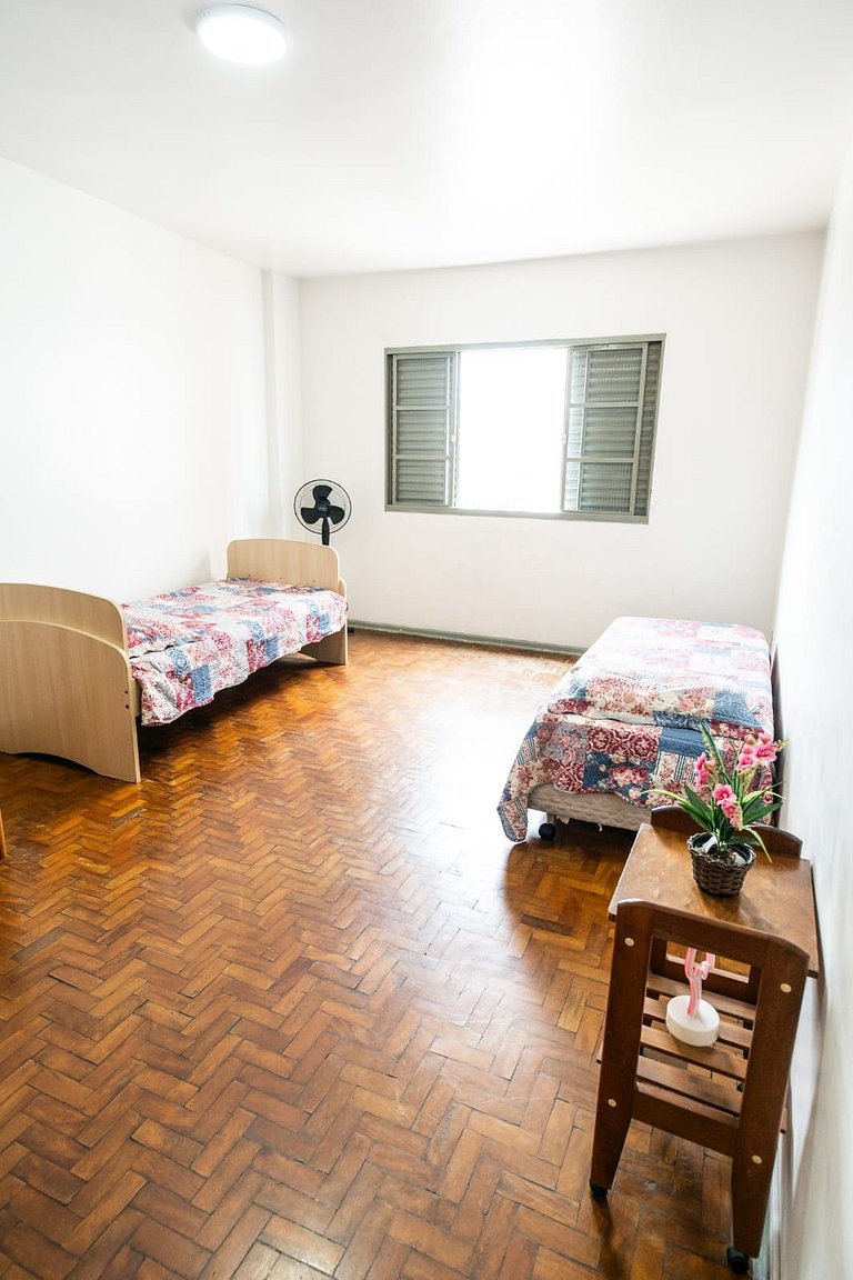 Boqueirão Praia Mar 250m da praia - 2 dorm e WI FI