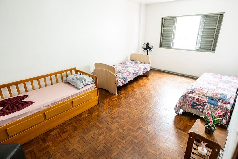 Boqueirão Praia Mar 250m da praia - 2 dorm e WI FI