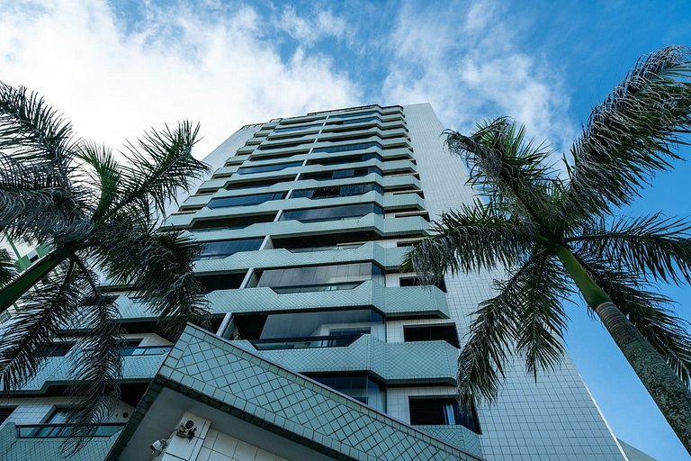 Frente Vista Mar com Varanda WI FI 300mbps e 10m da praia da