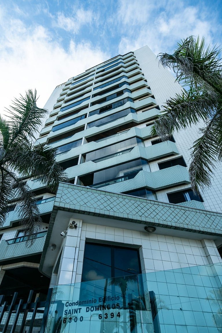 Frente Vista Mar com Varanda WI FI 300mbps e 10m da praia da