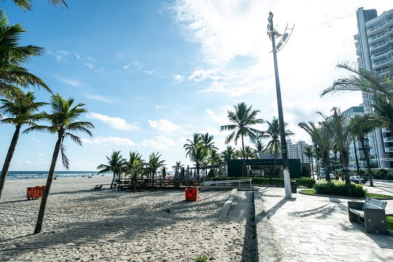 Frente Vista Mar com Varanda WI FI 300mbps e 10m da praia da