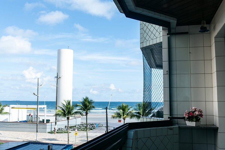 Frente Vista Mar com Varanda WI FI 300mbps e 10m da praia da